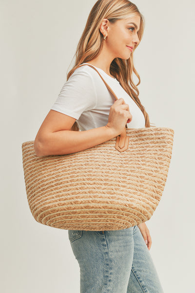 STRIPED STRAW TOTE BAG WITH ZIPPER CLOSURE AND INSIDED POCKET