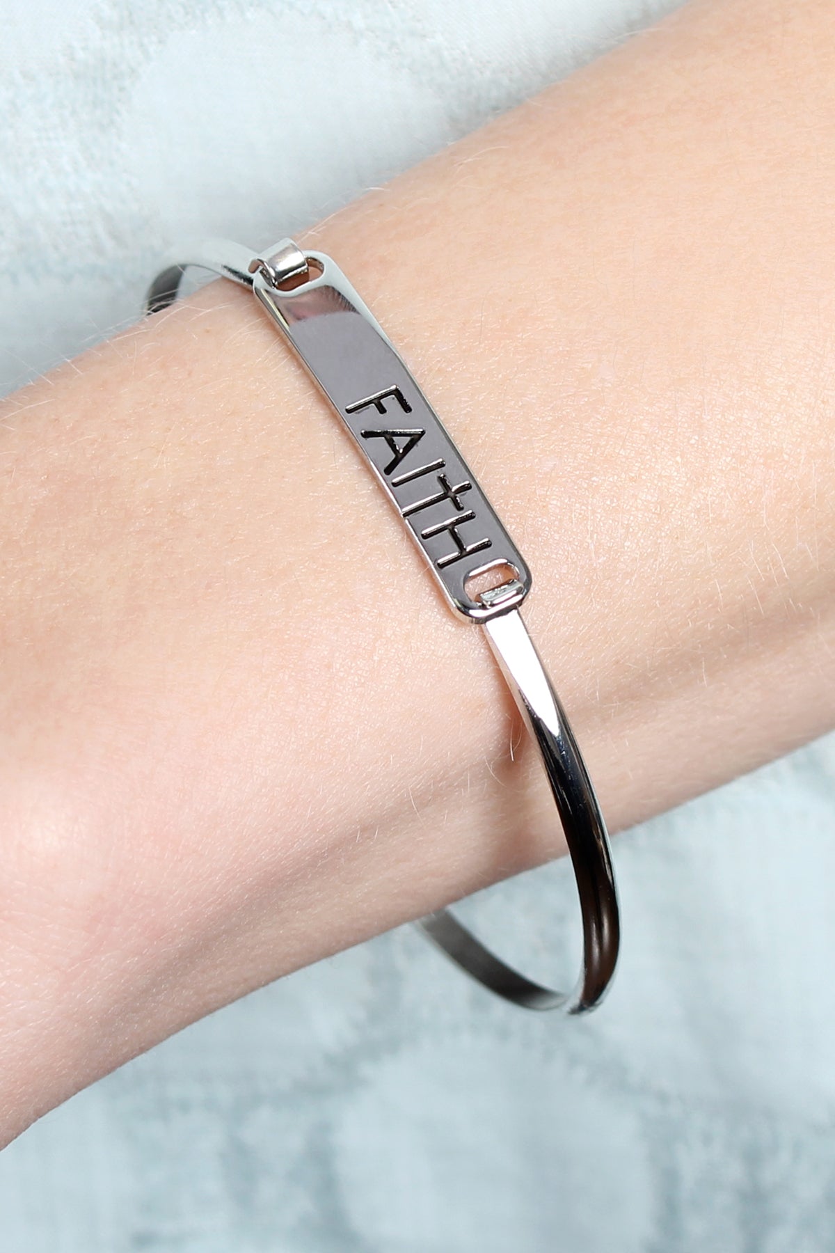 FAITH HINGE PLATE BRACELET