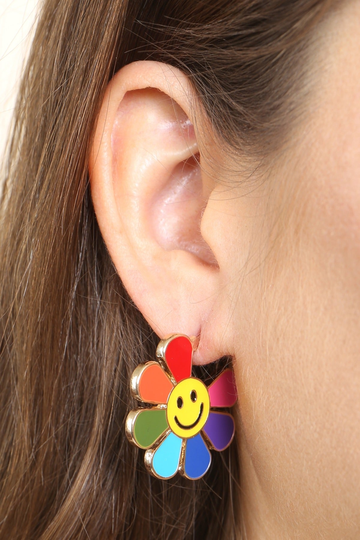 SMILEY FLOWER SHAPED ENAMEL HOOP EARRINGS