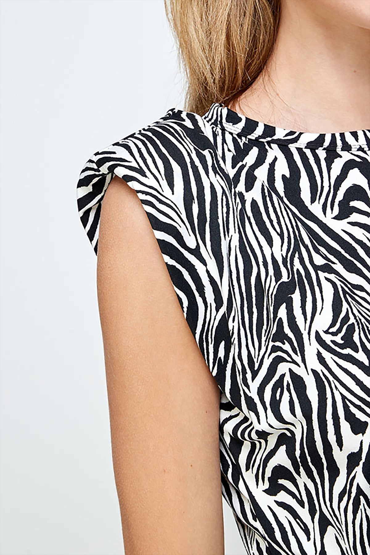 BLACK ZEBRA PRINT TOP 2-2-2