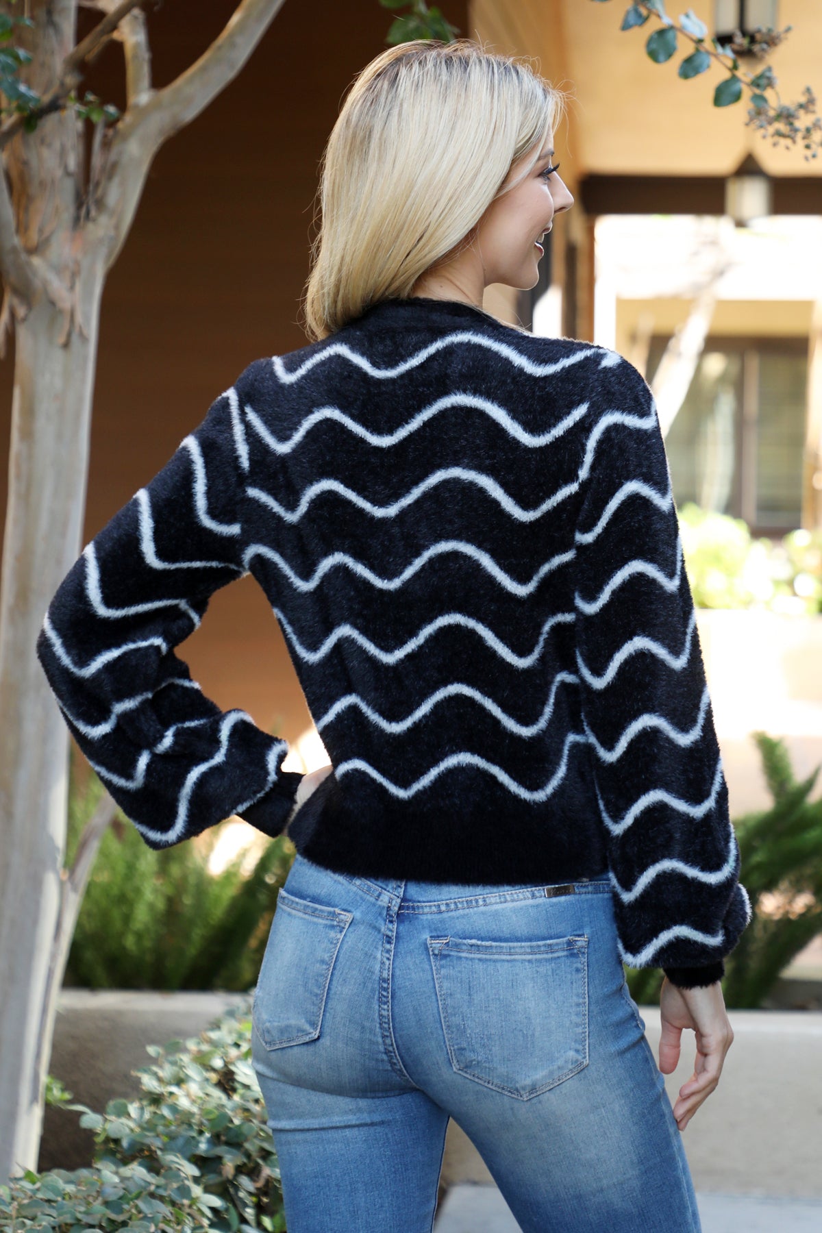 BLACK BUTTON DOWN WAVY STRIPE TOP 3-2-1