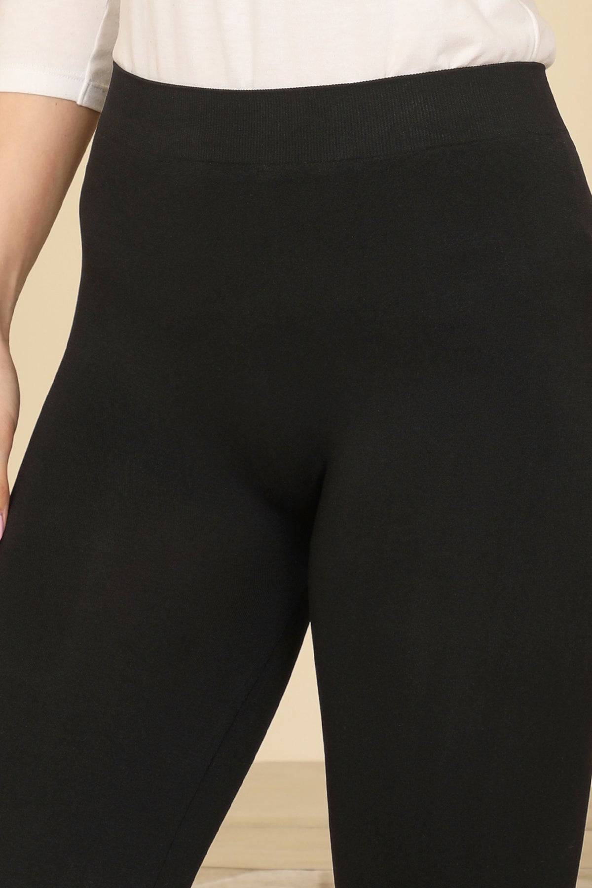 BLACK LEGGINGS KNEE LENGTH (One Size Only)