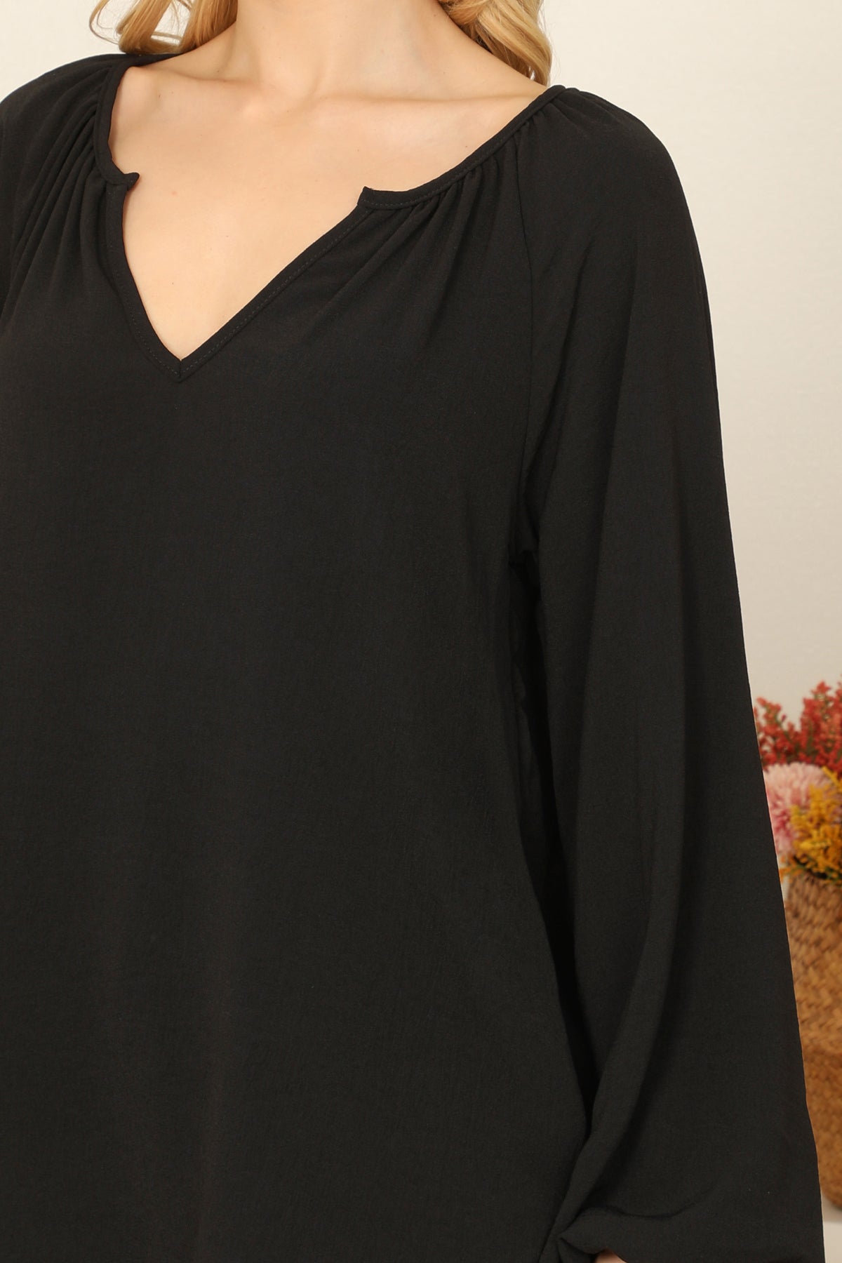 NOTCH NECK LONG PUFF SLEEVE SOLID TOP 2-2-2-2 (NOW $4.00 ONLY!)