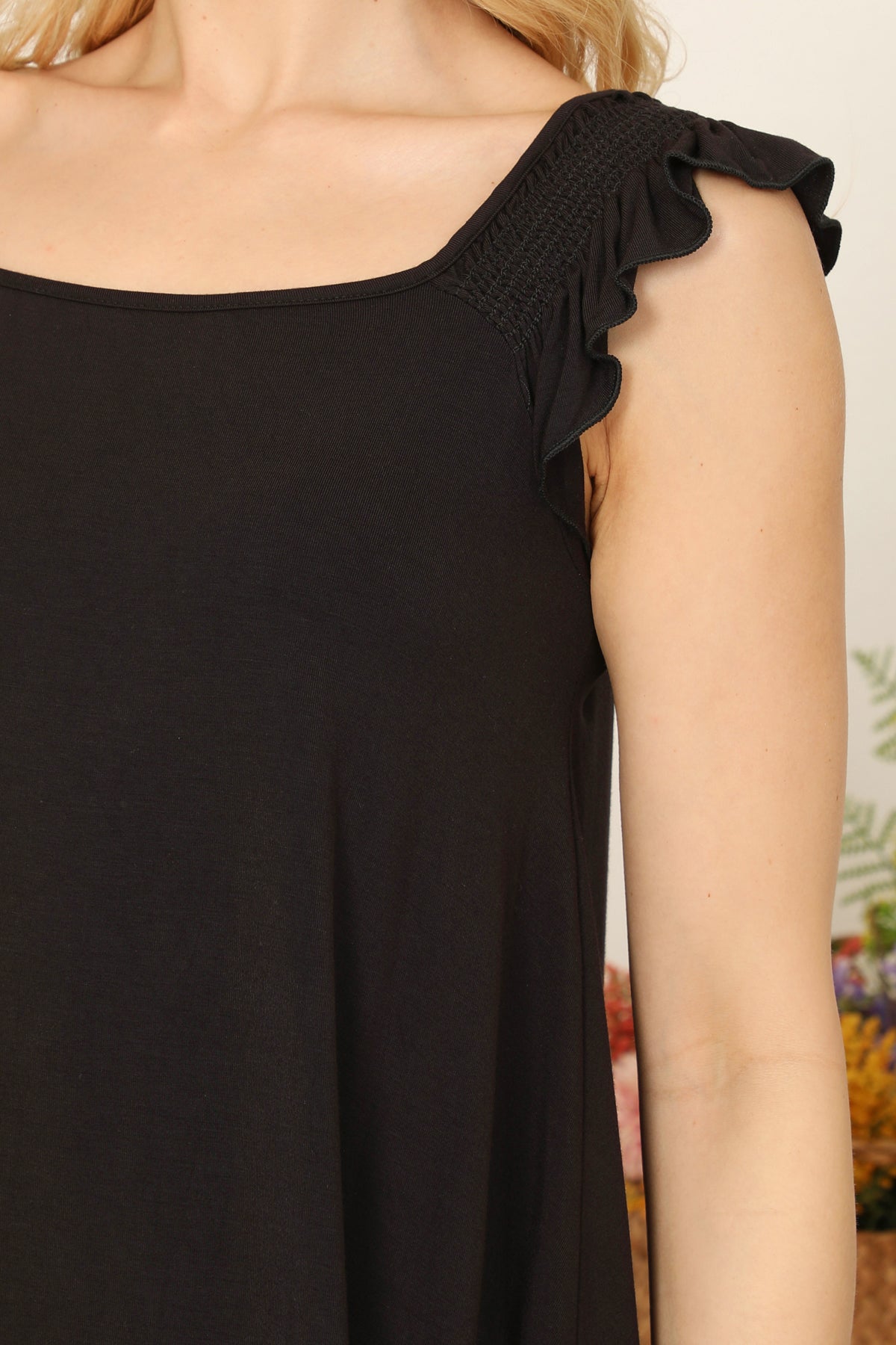 BLACK RUFFLE SLEEVELESS SOLID TOP 2-2-2-2