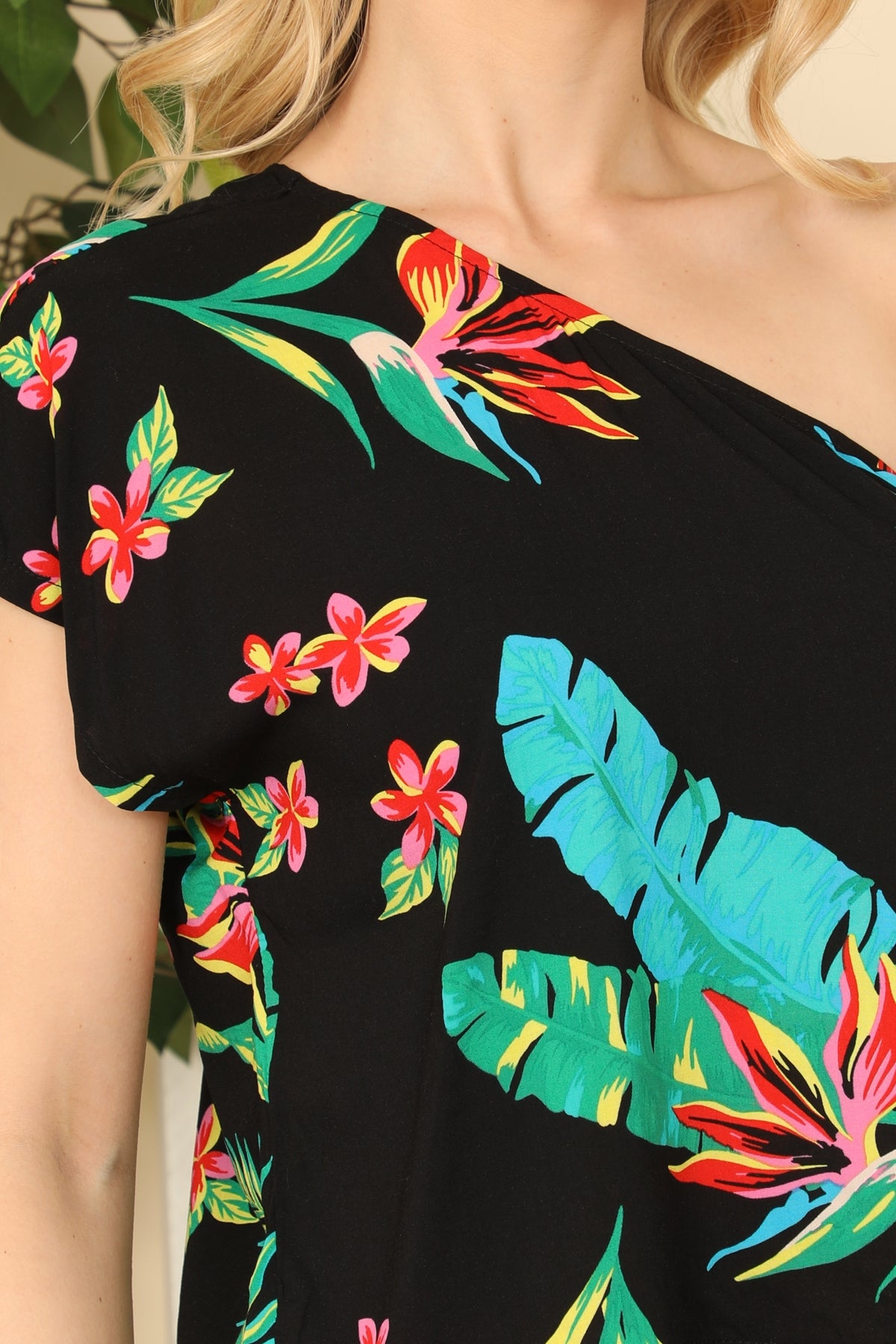 BLACK TROPICAL ONE SHOULDER SHORT SLEEVE CROP TOP 2-2-1