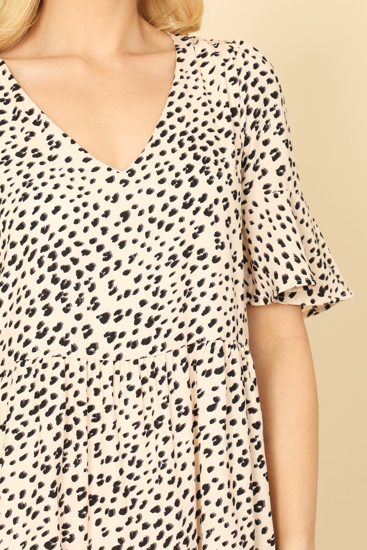 CREAM FLOUNCE SLEEVE V-NECK ANIMAL PRINT MINI BLACK 2-2-2-2