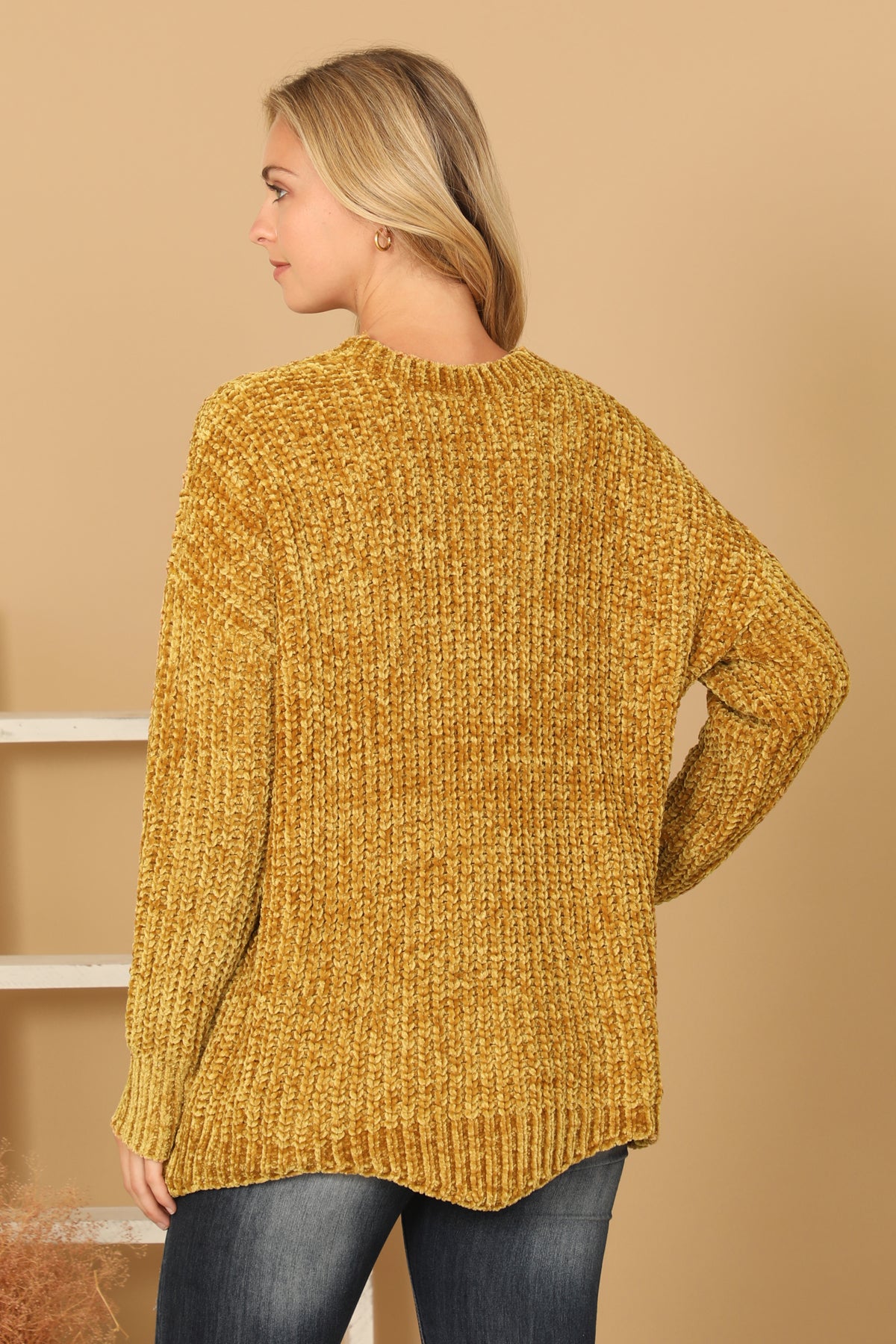 ROUND NECK CURVED HEM KNIT SWEATER 3-3