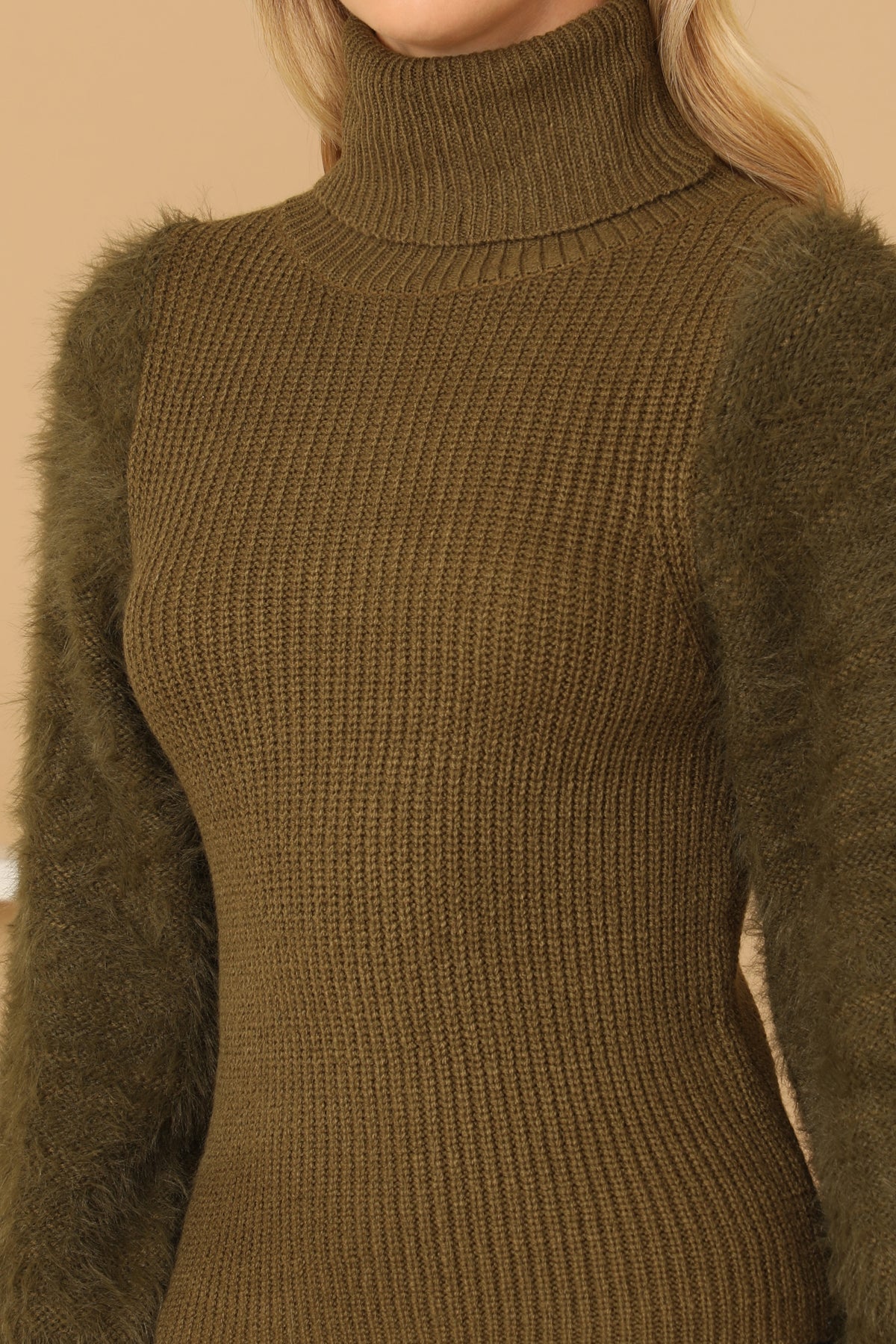 FUR SLEEVES RIBBED TURTLENECK SWEATER 2-2-2