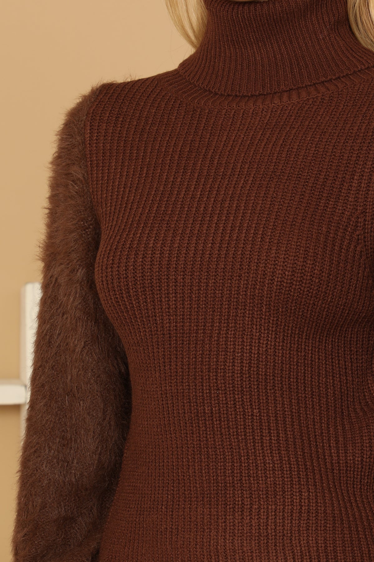 FUR SLEEVES RIBBED TURTLENECK SWEATER 2-2-2