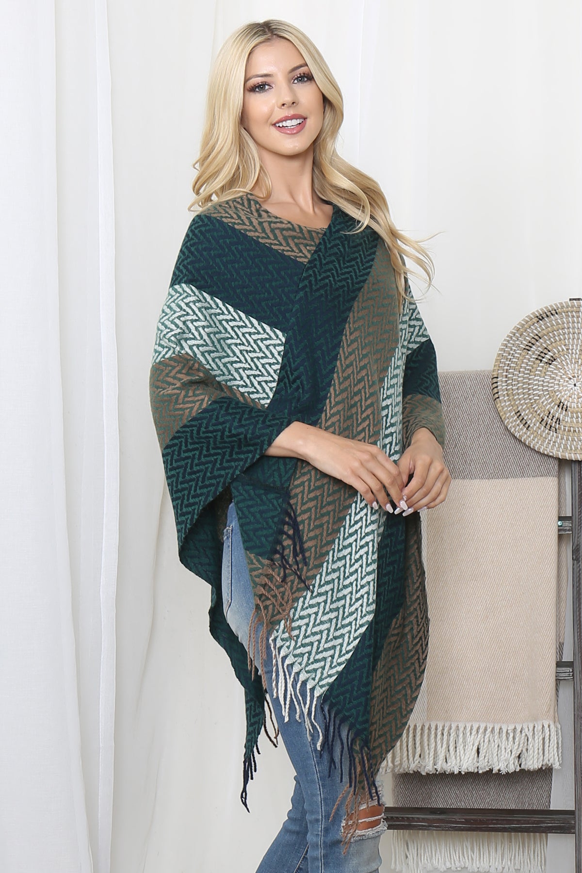 COLOR FADED STRIPES PONCHO