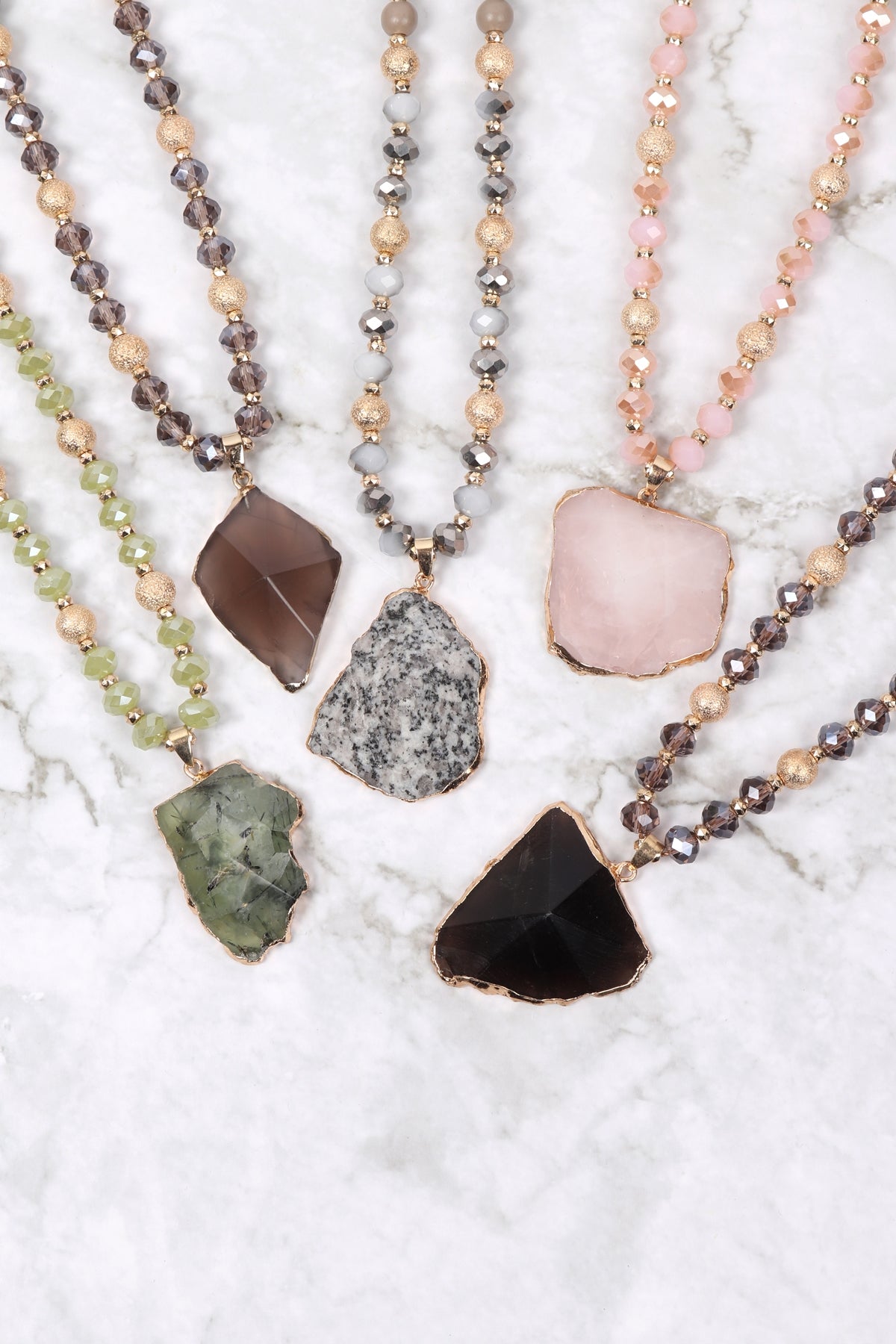 STONE PENDANT BEADED NECKLACE