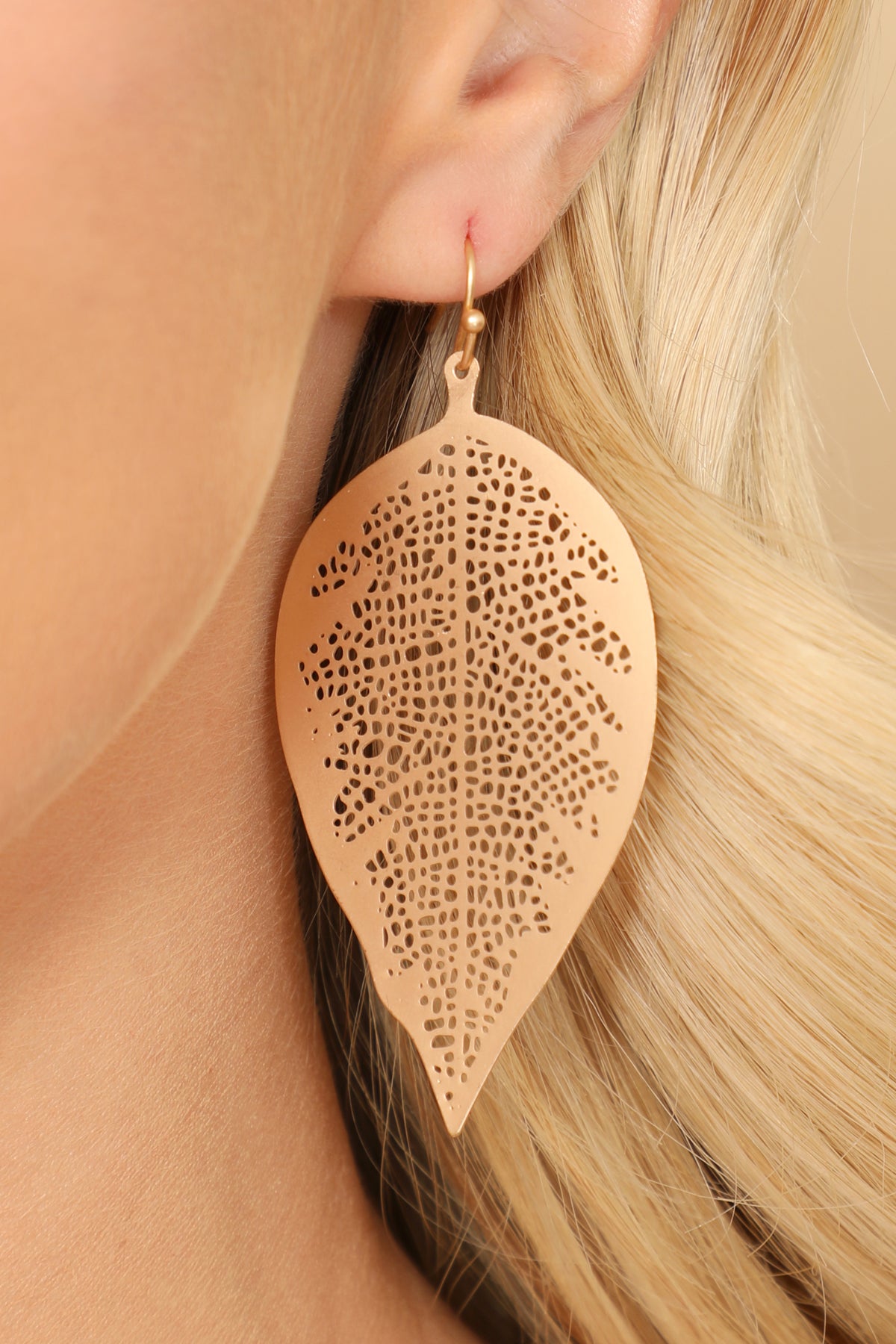 FINE LEAF FILIGREE HOOK EARRINGS