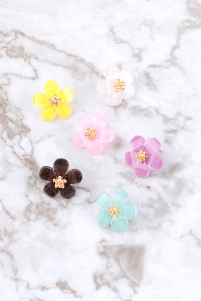 RESIN FLOWER STUD EARRINGSRESIN FLOWER STUD EARRINGS