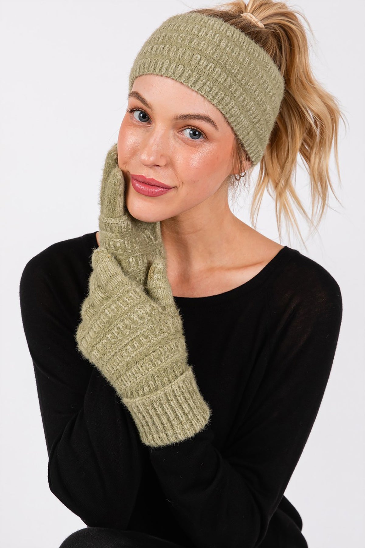 FUZZY CABLE KNIT SMART TOUCH GLOVES