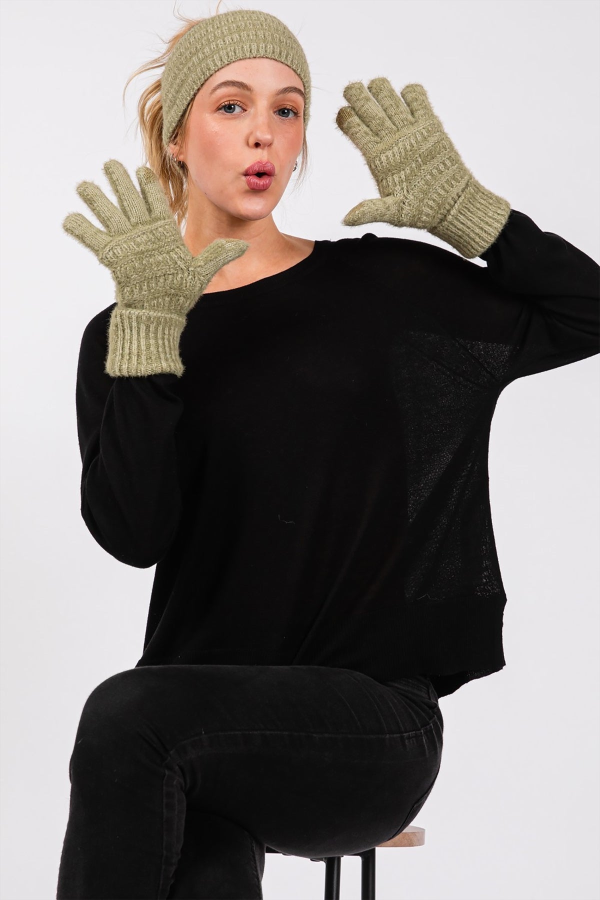 FUZZY CABLE KNIT SMART TOUCH GLOVES