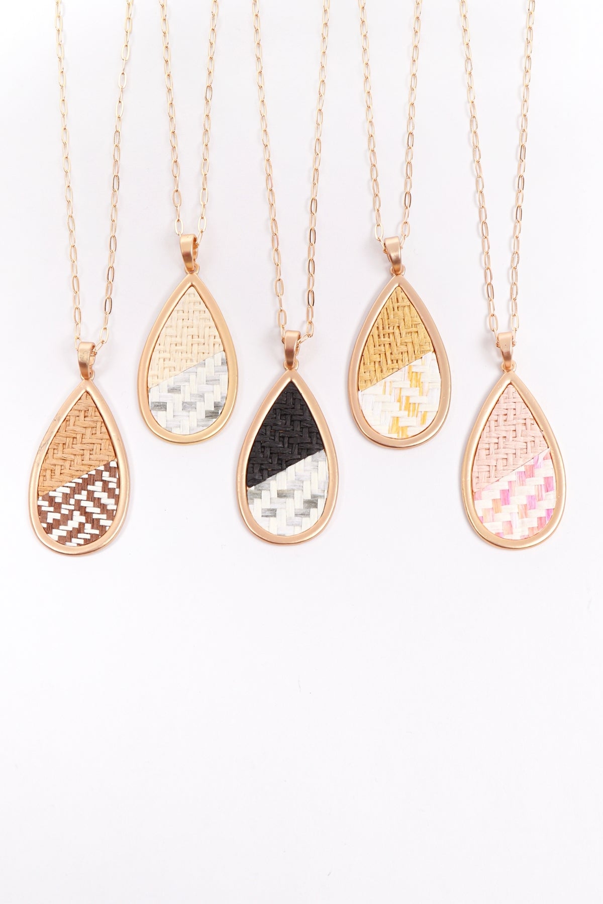 TEARDROP SHAPE RATTAN PENDANT NECKLACE