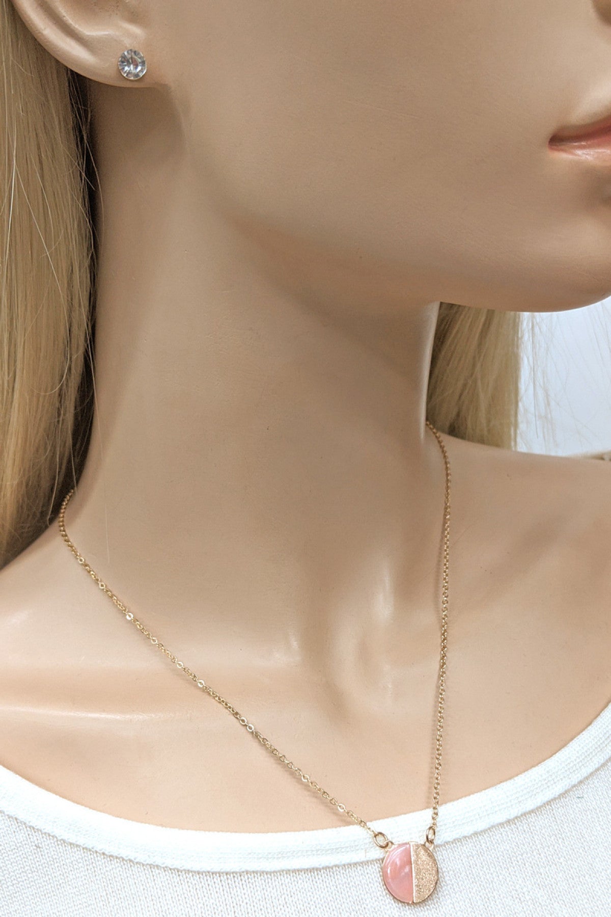 GOLD FASHION NECKLACE WITH MATCHING STUD EARRINGS SET