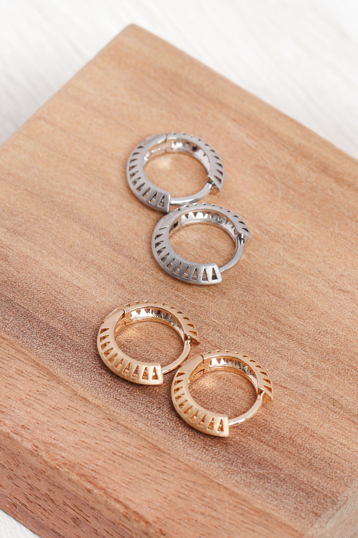 PATTERNED HUGGIE EARRINGS