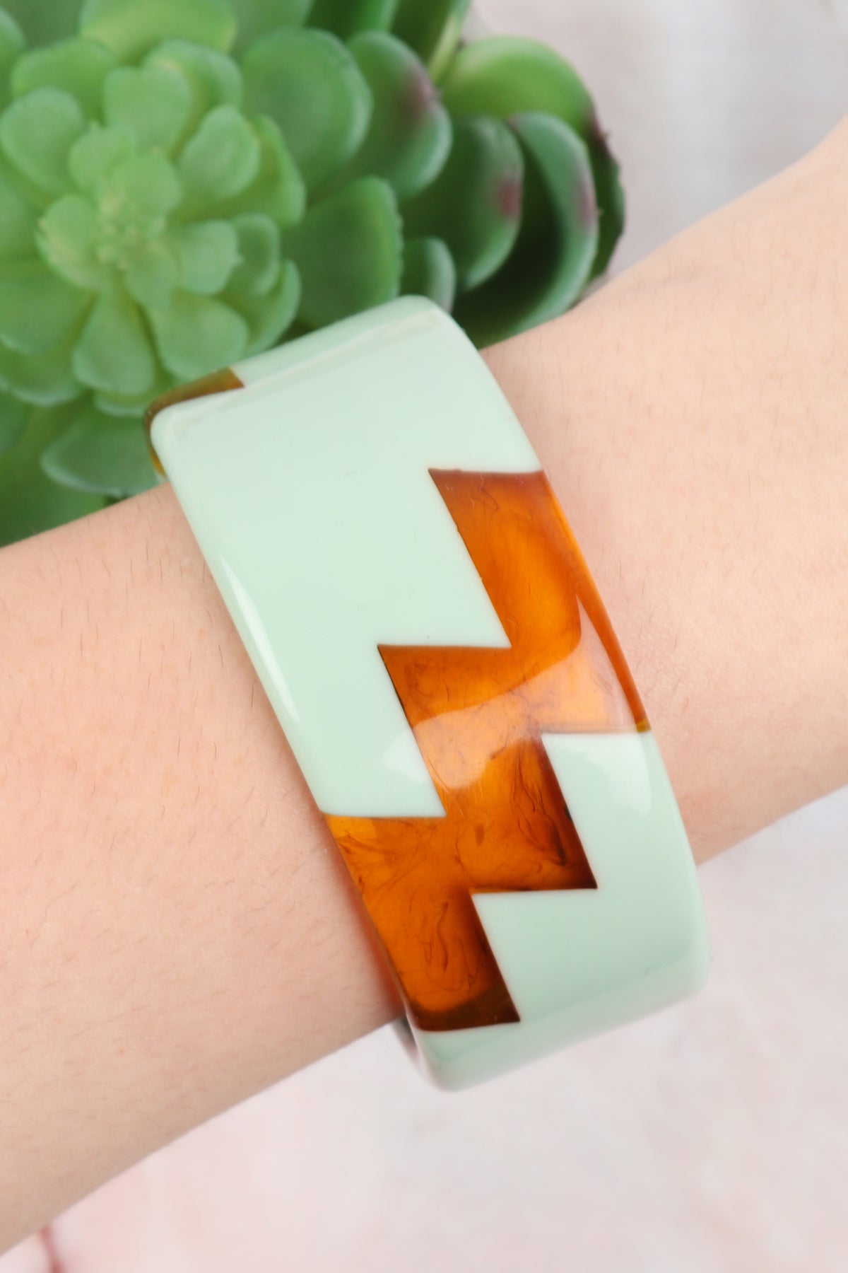 ZIGZAG TWO TONE ACETATE BANGLE BRACELET