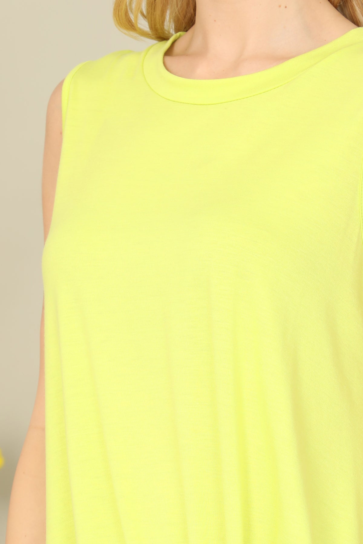 SOLID SLEEVELESS FRONT TWIST TOP  1-2-2-2