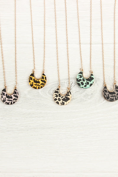 HALF MOON WOOD CHAIN NECKLACE