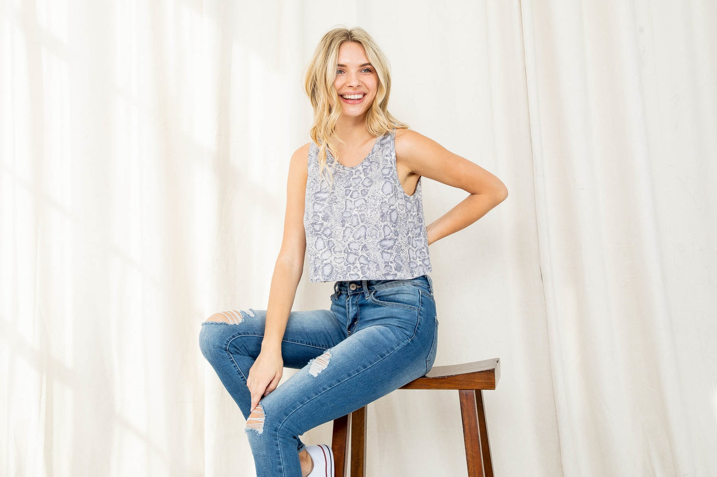 GRAY BLUE SNAKE PRINT TOP