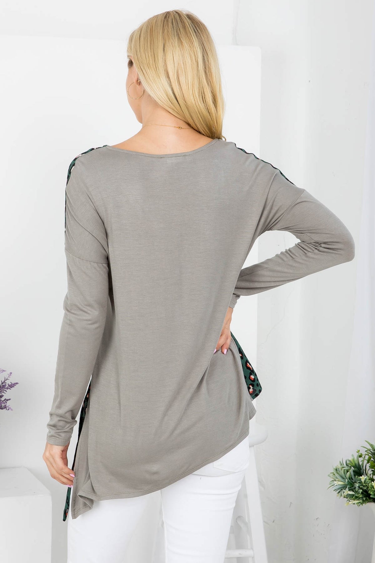 GRAY GREEN ANIMAL PRINT V-NECKLINE ASYMETRIC LONG SLEEVE TOP 2-2-2