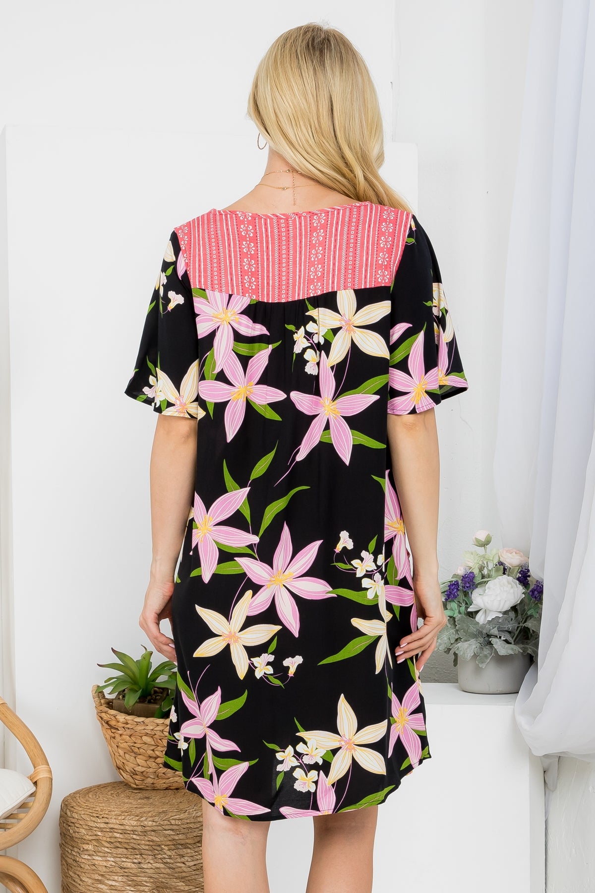 BLACK FLORAL PRINT SWEETHEART NECKLINE WITH FRONT POCKET DRESS (NOW $2.50 ONLY!)