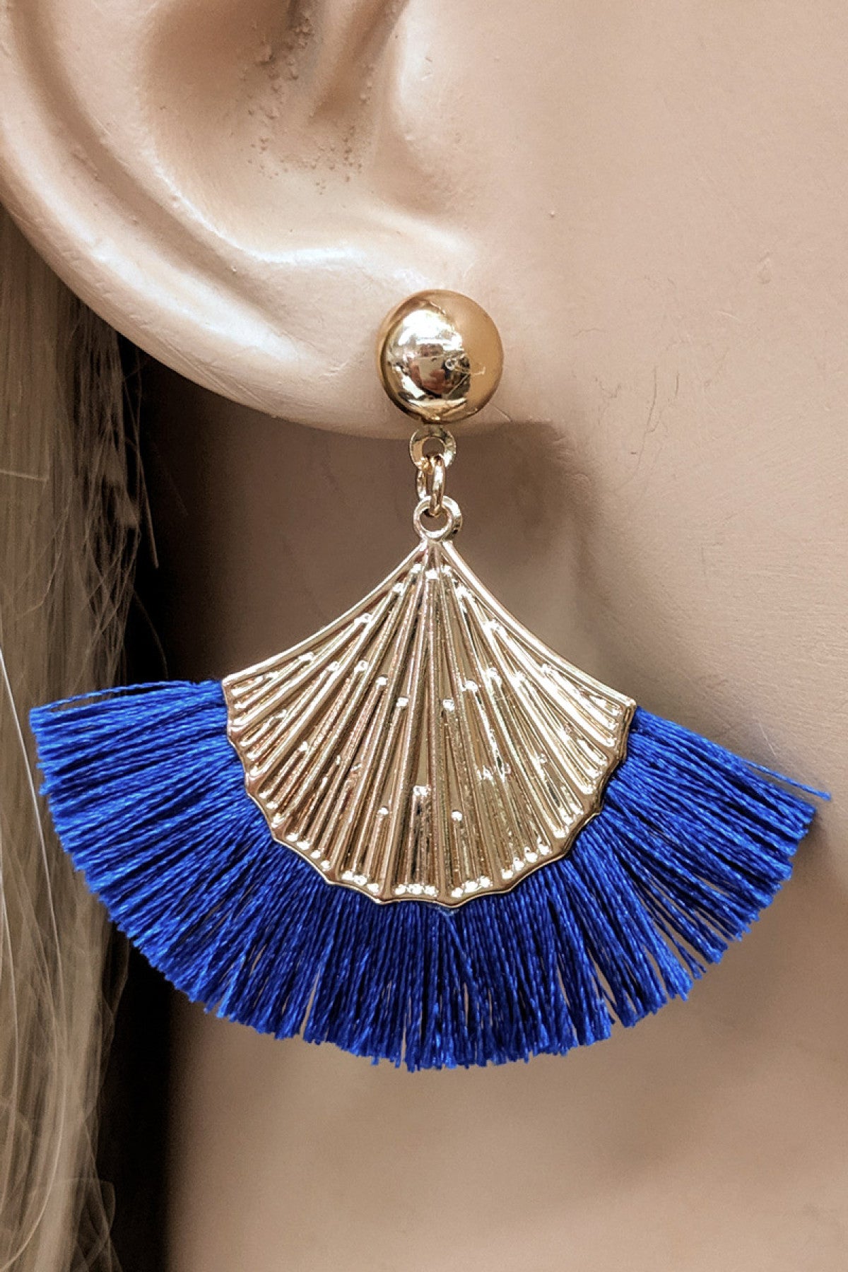 TASSEL WITH GOLD SHELL FASHION EARRINGS