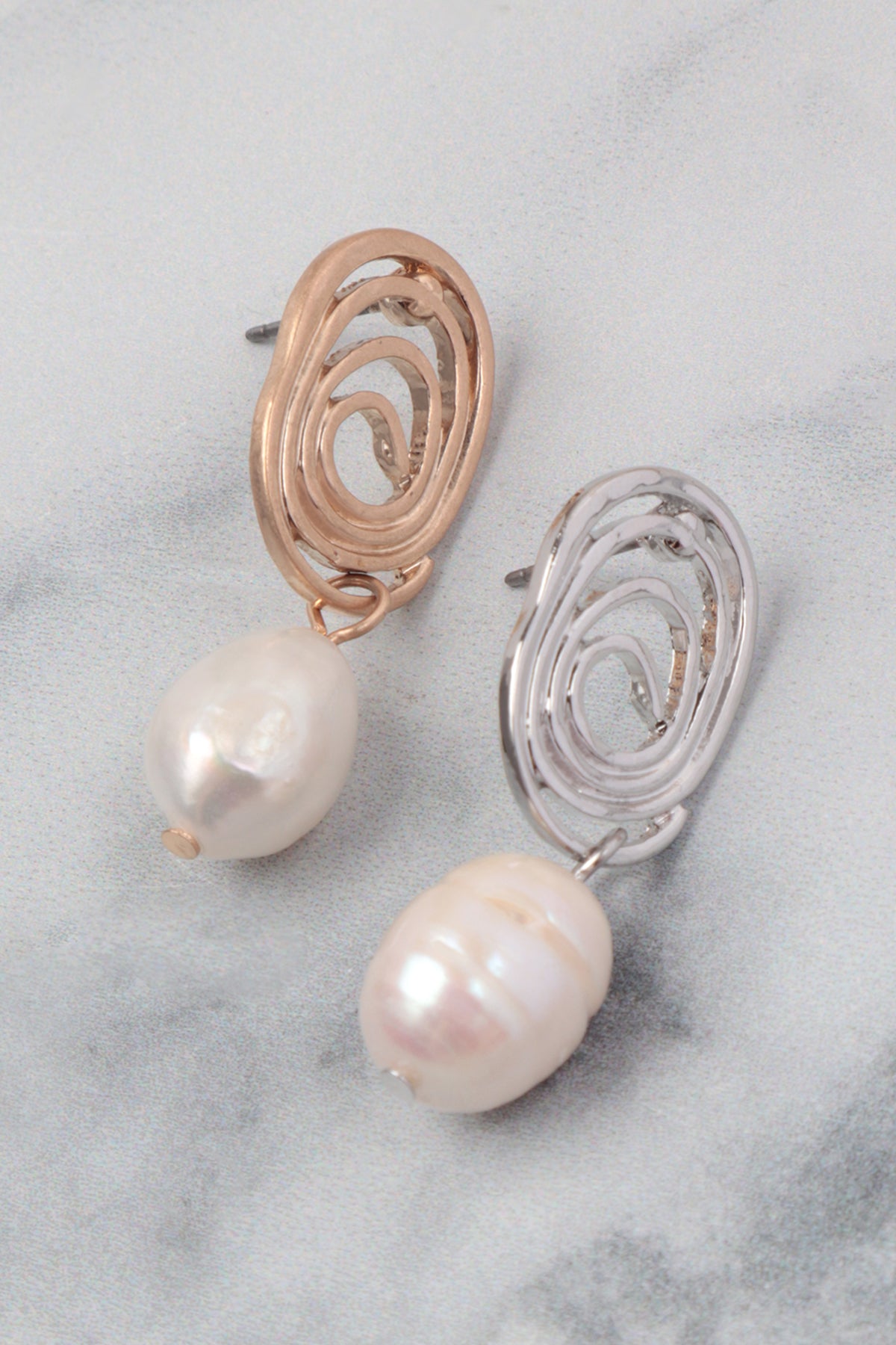 OVAL SWIRL WITH PEARL EARRINGS