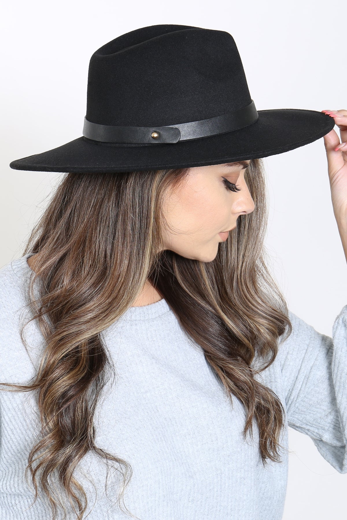 BRIM FASHION HAT W/ LEATHER STRAP ACCENT