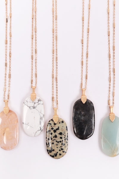 FASTENED NATURAL OVAL STONE PENDANT NECKLACE