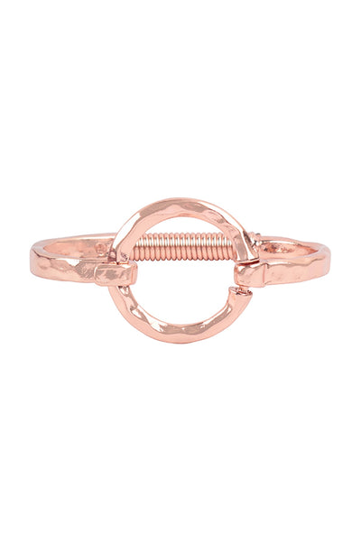 HAMMERED ROUND SHAPE BANGLE BRACELET W/ SPRING HINDGE