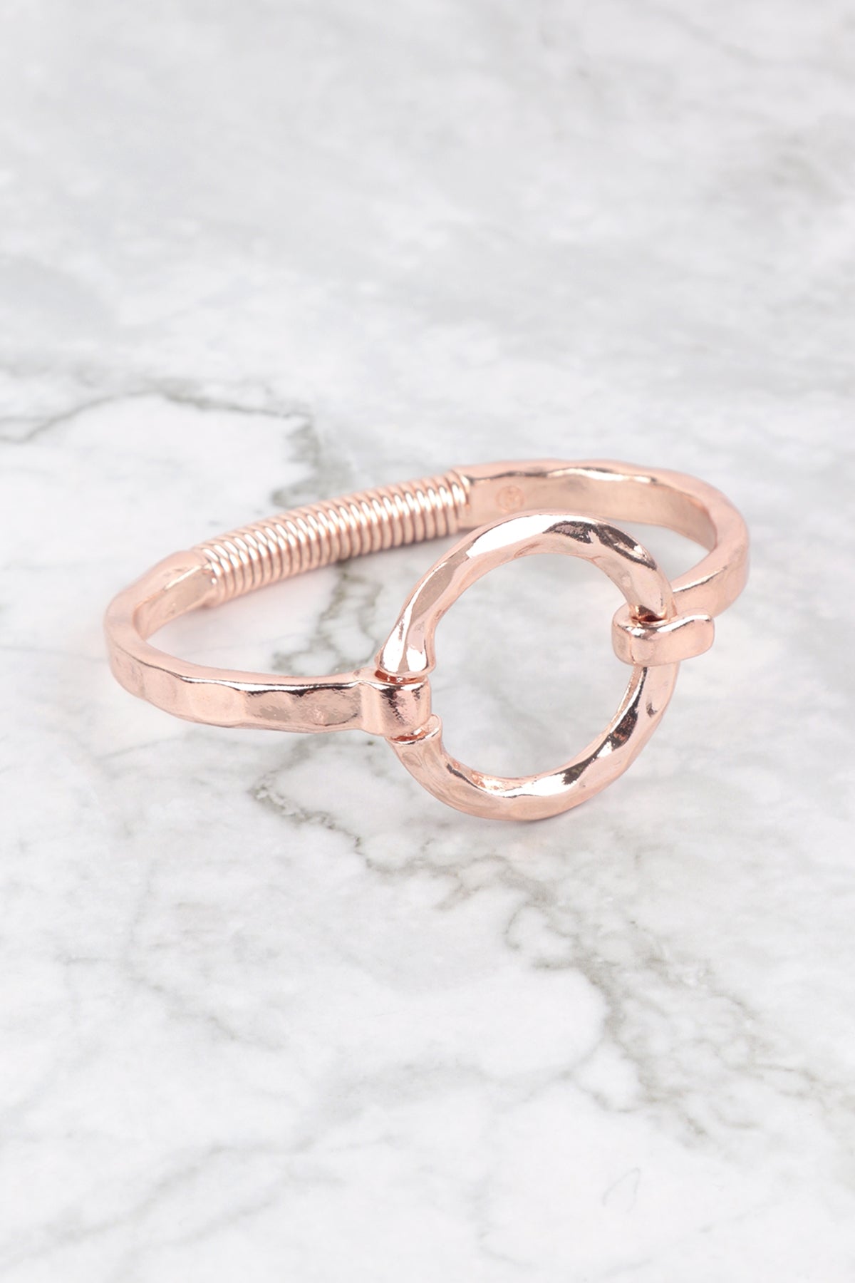 HAMMERED ROUND SHAPE BANGLE BRACELET W/ SPRING HINDGE