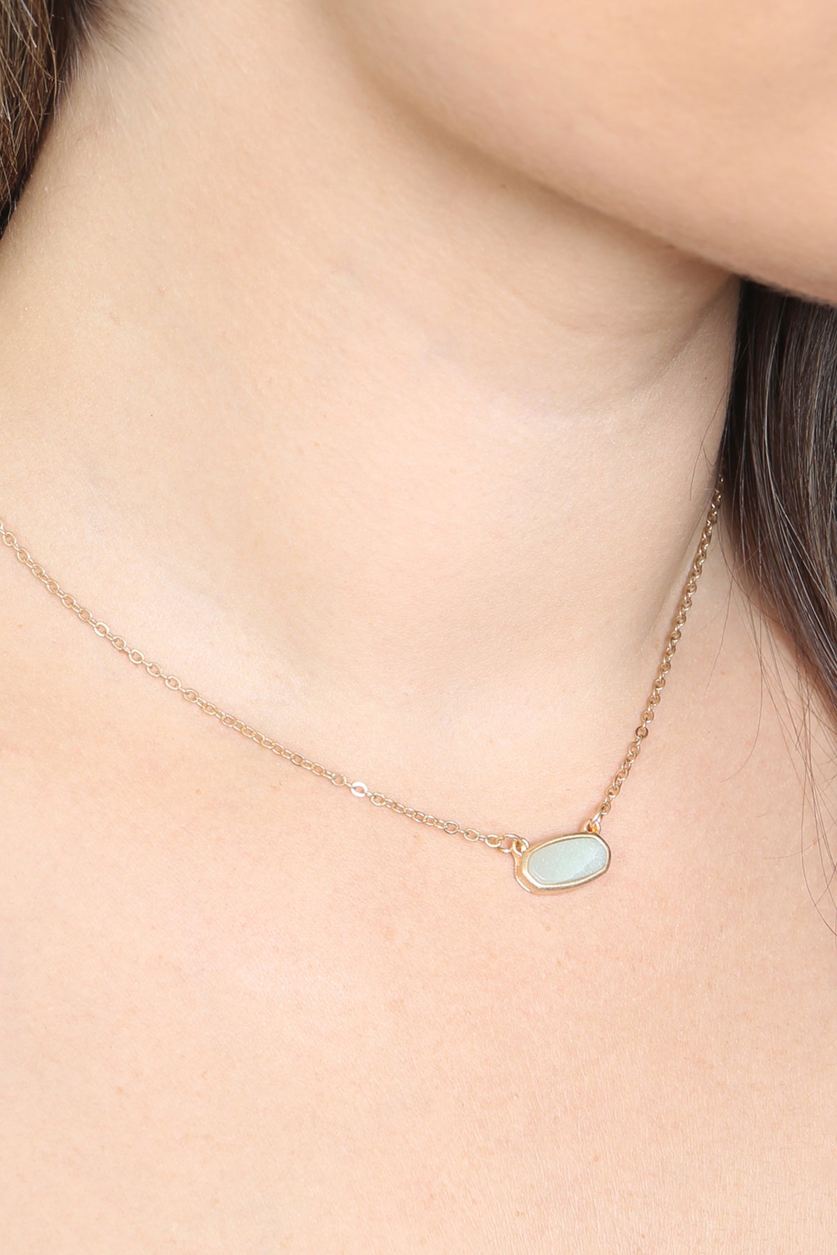 NATURAL STONE OVAL PENDANT NECKLACE