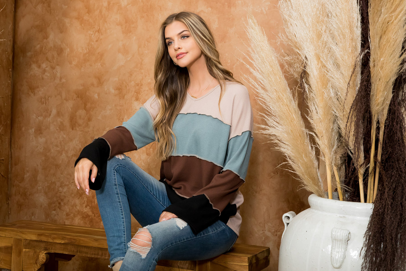 THERMAL V-NECK OUTSEAM OVERLOCK COLOR BLOCK TOP- SAND-STORMY SEA-CHOCOLATE-BLACK 1-4-1-0