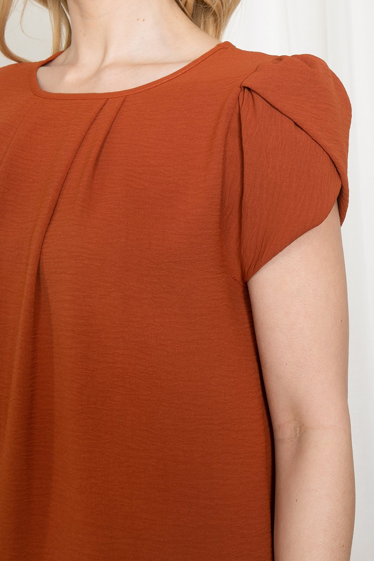 YMT20050X-PLUS SIZE TULIP SLEEVE PLEATED WOVEN TOP 3-2-1