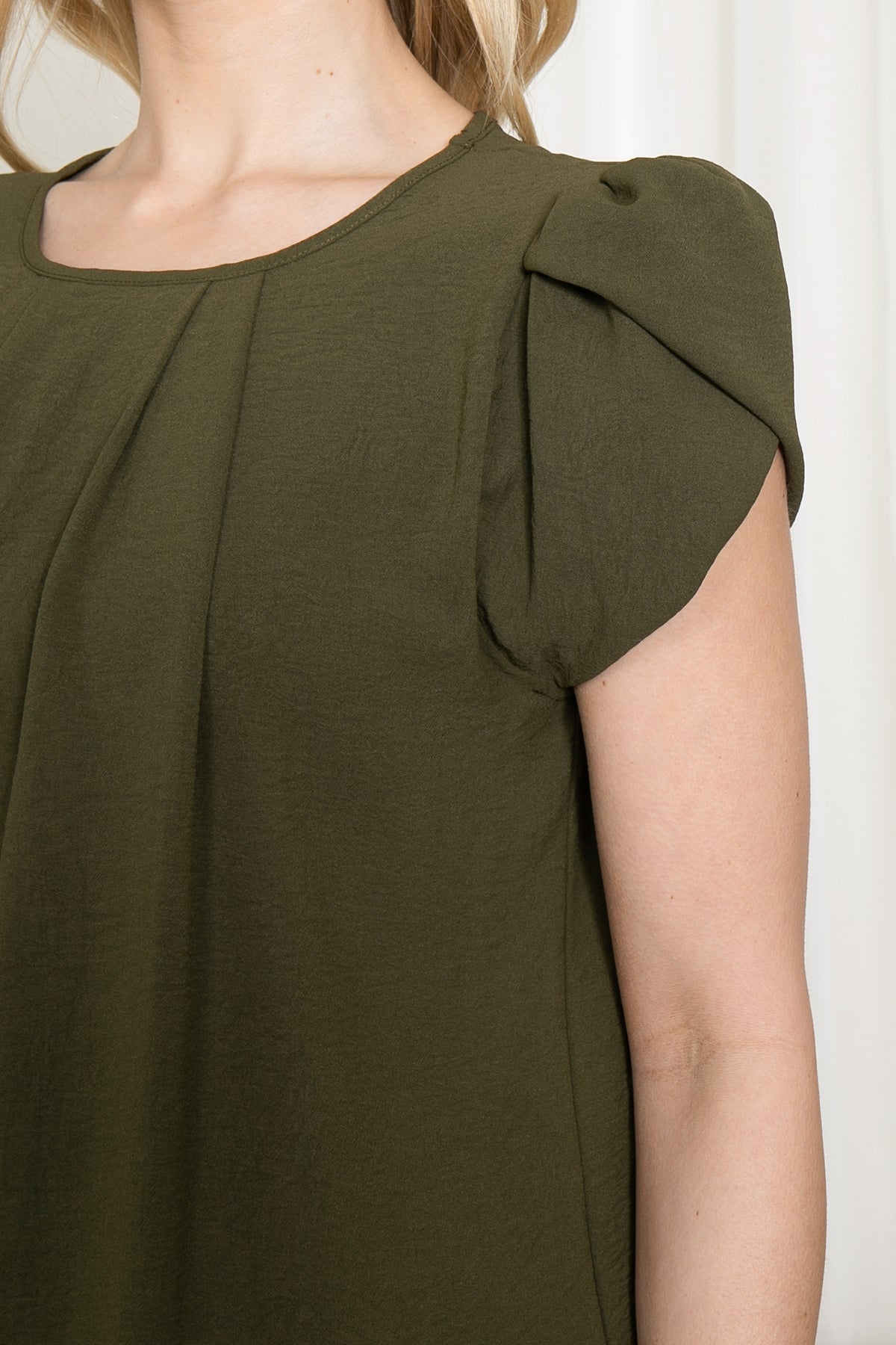 YMT20050X-PLUS SIZE TULIP SLEEVE PLEATED WOVEN TOP 3-2-1